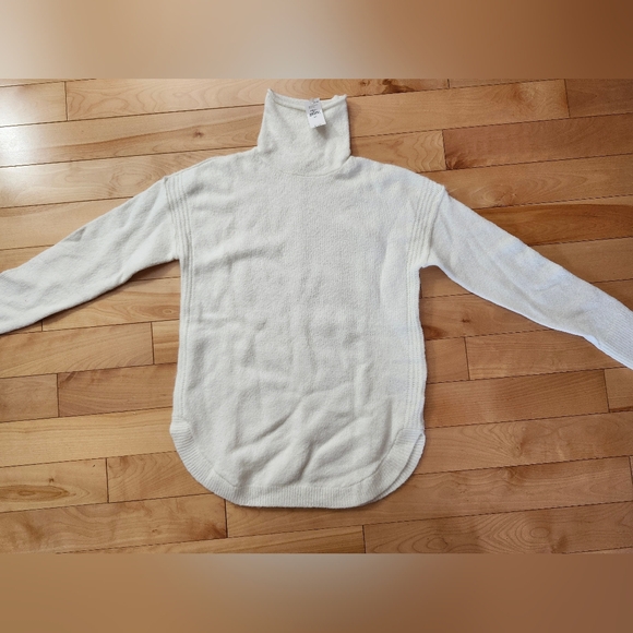 New Gap funnel neck sweater sz sm - Picture 2 of 3